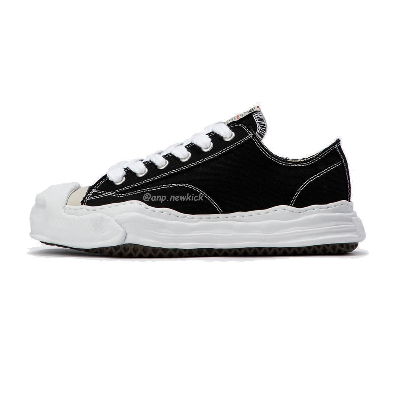 Maison Mihara Yasuhiro Hank Low Top Sneakers Black (1) - www.newkick.vip
